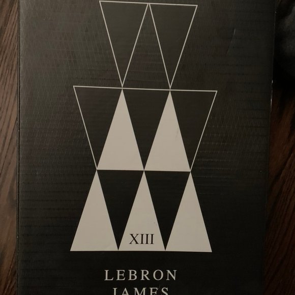 Nike Lebron XIII Low Mens Basketball Shoes - Picture 1 of 4